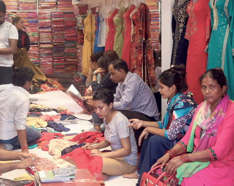 Nepalis thronging Indian border markets for Dashain shopping