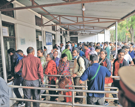 Public starts getting new banknotes for Dashain