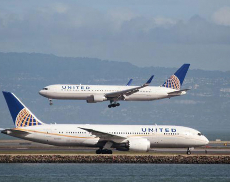 United Airlines bars teenage girls in leggings from flight