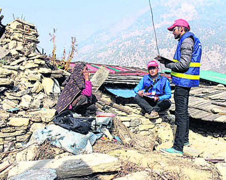 Quake victims complain reconstruction too slow