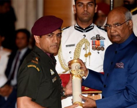 Dhoni receives prestigious India award