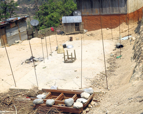 Construction of quake victims' houses limited to foundations