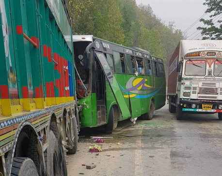 Overtaking bus rams into truck injuring 27