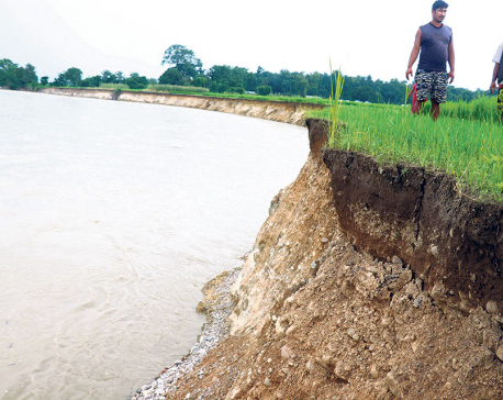 With no embankments, Rapti River makes more people homeless