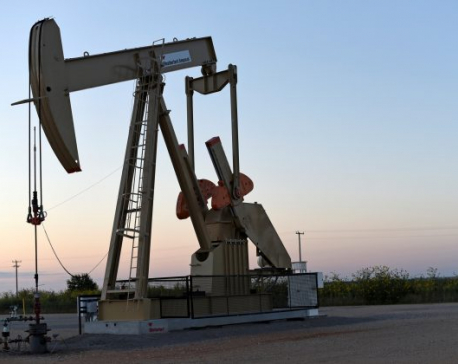 Oil prices slip amid fears over global economic growth
