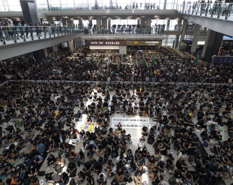 Protesters clog Hong Kong airport again after it reopens