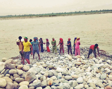 Water-level in Mahakali River increases, locals urged to stay alert