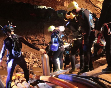 Operation to rescue Thai boys in flooded cave starts