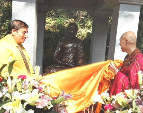 Bhattarai hands over bronze statue of Buddhabhadra to Dongling Monastery