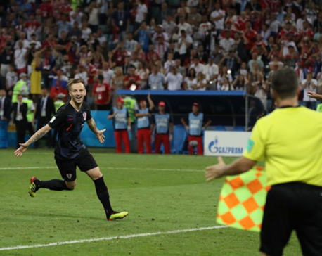 Croatia beat Russia on penalties to set up England semi-final