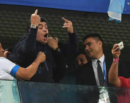 Maradona flips off crowd after Rojo winner sees Argentina through to last 16