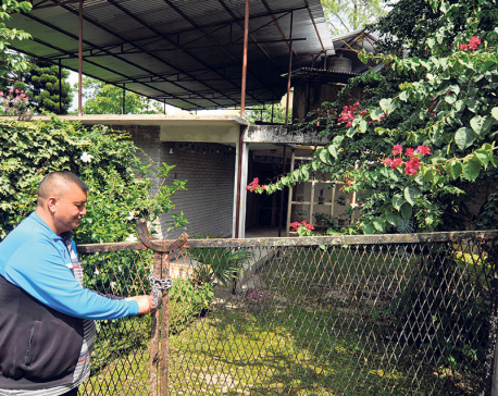 Nepal Trust locks former palace employee’s house