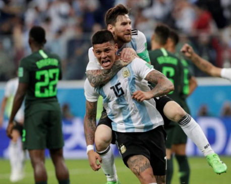 Argentina strike late to advance to World Cup knockout stages
