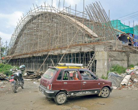 What delayed the construction of Nepal's first arc bridges?