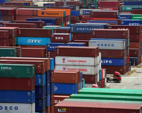 U.S. ramps up trade row with China, threatens new tariffs