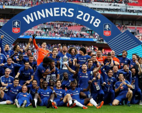 Hazard the difference as Chelsea edge Manchester United in Cup final