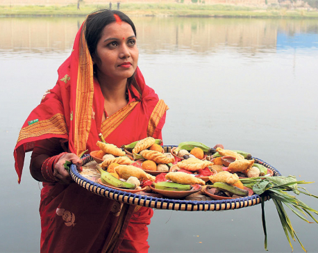 Devotees make offerings to Sun God during Chhath