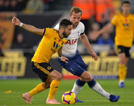 Nervy Spurs hang on to win at Wolves