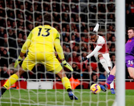 Lacazette strikes late as Arsenal hold Liverpool