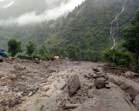 Landslide blocks Dumre-Besisahar and Besisahar-Chame road