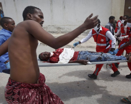 6 dead in blast at district headquarters in Somali capital