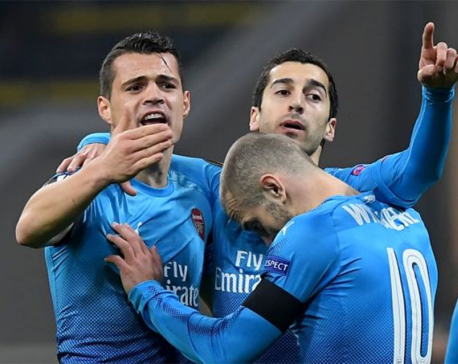 Arsenal give Wenger respite, Atletico cruise to victory