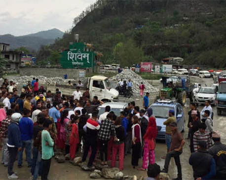 Locals obstruct Prithvi Highway demanding immediate repair