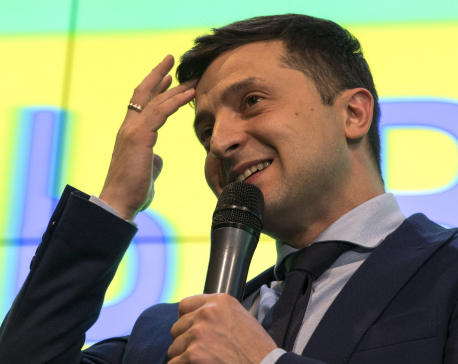 Comedian leads Ukraine presidential vote, runoff in 3 weeks