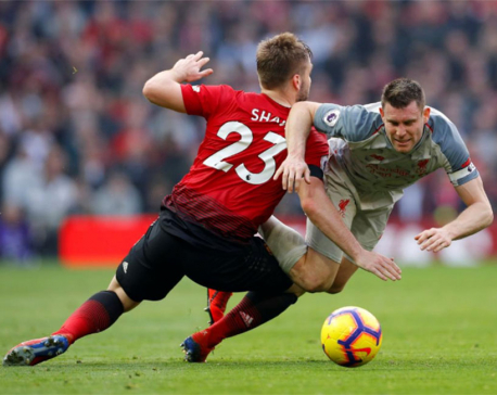 Liverpool go top with draw at injury-hit United