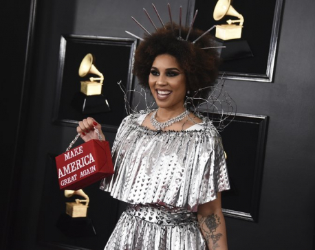 2 singers wear their pro-Trump fashions on Grammy carpet