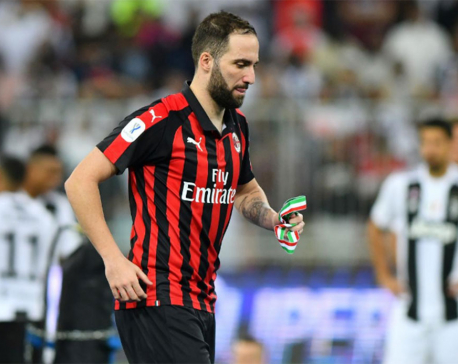 Chelsea agree Higuain loan from Juventus - reports