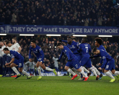 Chelsea edge Spurs on penalties to reach League Cup final