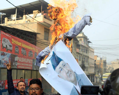 Nepal Student Union burns PM Oli's effigy in capital