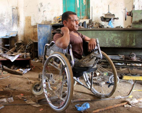 Hitchhiking with a wheelchair in war-torn Yemen