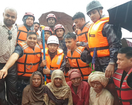 Nine people trapped from two days rescued