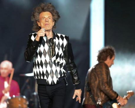 Jumpin' Jack Flash Jagger back on stage after heart surgery