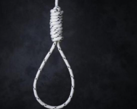 Three members of a family commit suicide