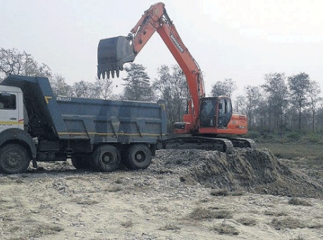 Monitoring finds local reps colluding in illegal mining of river products