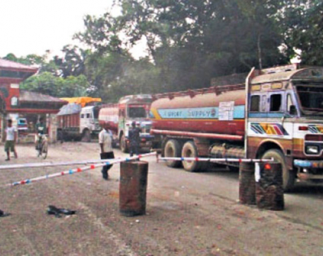 Tankers stopped at Indian customs enter Nepal