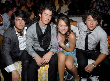 Miley Cyrus amazes Jonas Brothers with a personal question