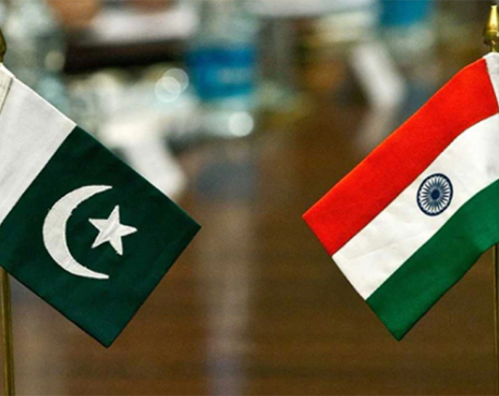 Pakistan says wants peace with India, conducts missile test