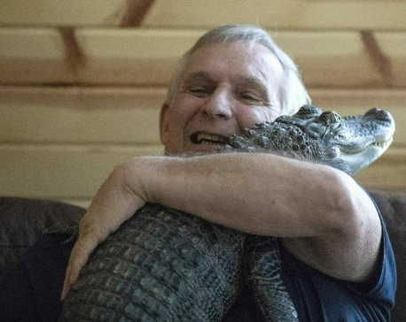 Man says emotional support alligator helps his depression
