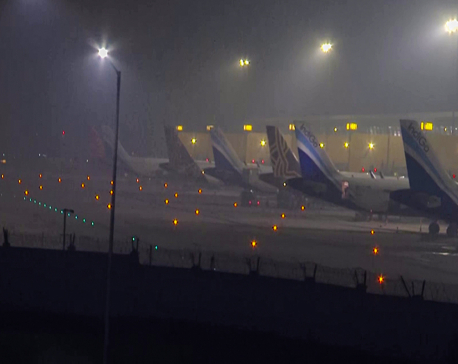 Delhi: Flights, trains delayed due to dense fog and cold weather