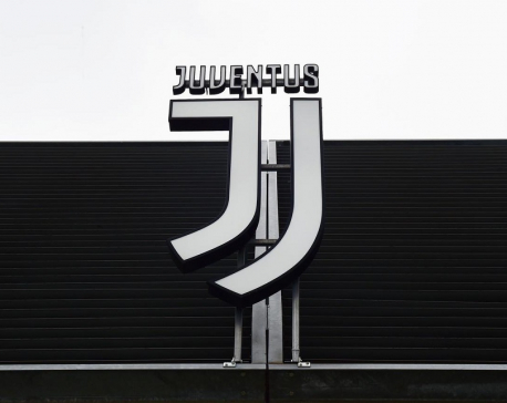 Juventus players, coach Sarri agree pay cut due to coronavirus