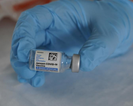 US to resume J&J COVID vaccinations despite rare clot risk