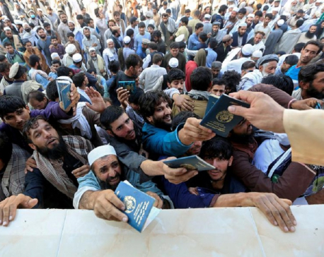 Afghans jostling for visas to Pakistan spark stampede, killing 15
