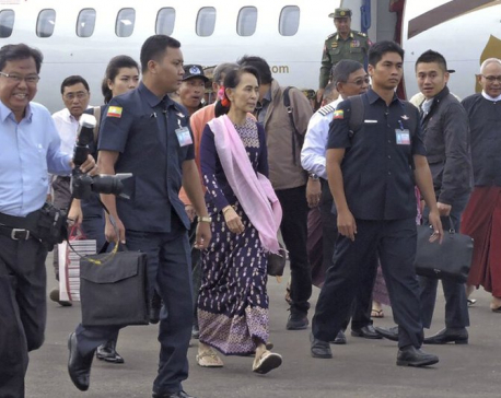 Suu Kyi visits Myanmar region torn by Rohingya conflict