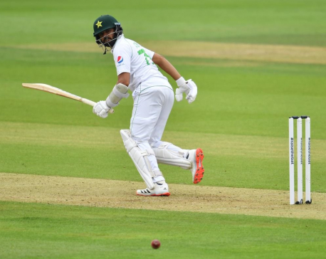 Pakistan look to profit from wasteful England in second test