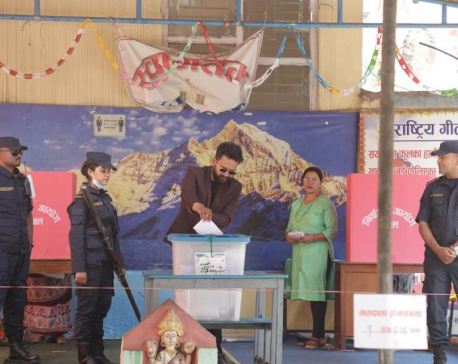 KMC mayoral candidate Balen Shah casts his vote in Sinamangal (with photos)