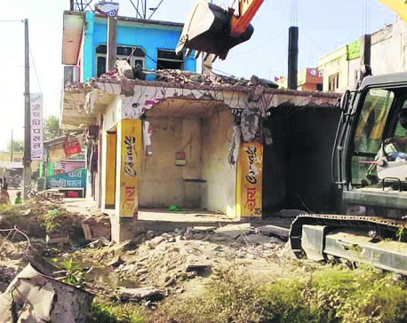 Rarity: Locals demolishing own houses to support road-widening